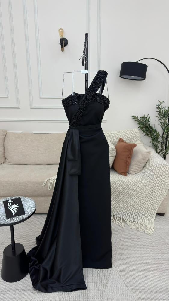 فستان باربي مع قماش التفتا المطرز