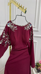 فستان باربي مطرز على الكتف