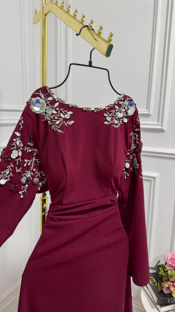 فستان باربي مطرز على الكتف