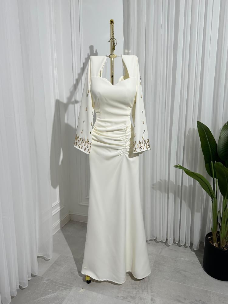 فستان باربي المطرز بالقناع