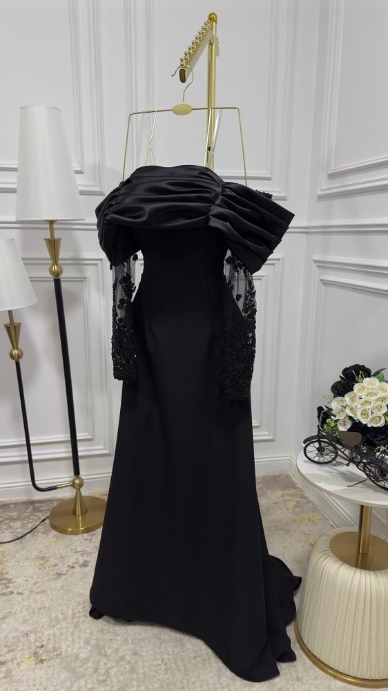 فستان باربي + تول مطرز بالخرز