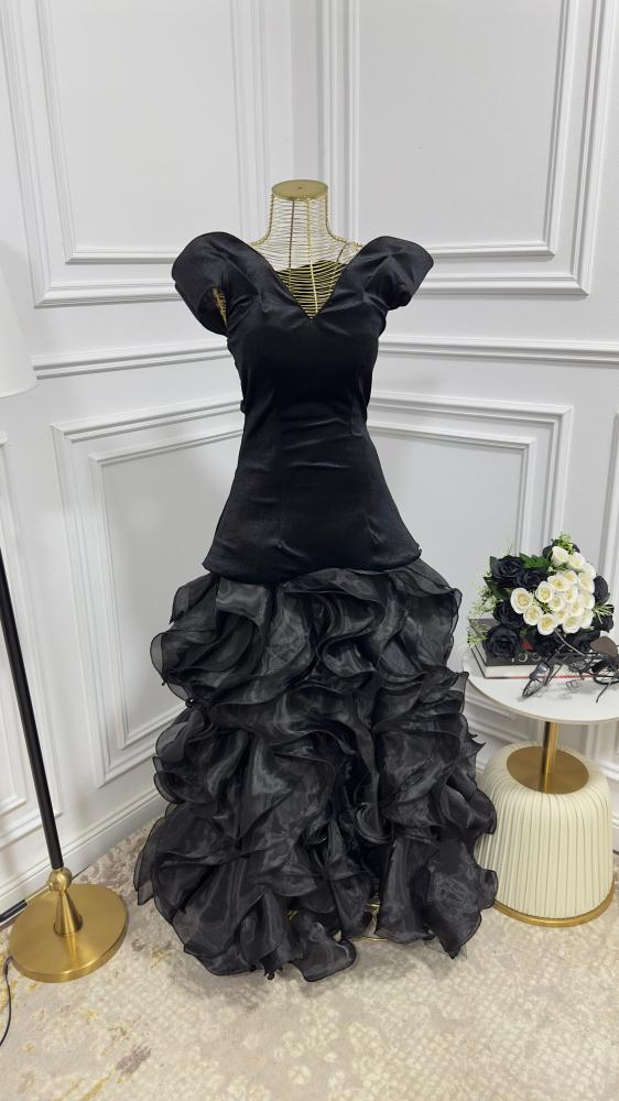 فستان مخملي مع جزر