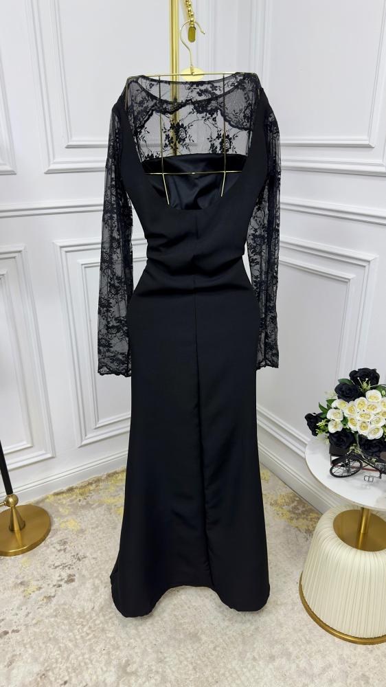 فستان باربي من الدانتيل الناعم