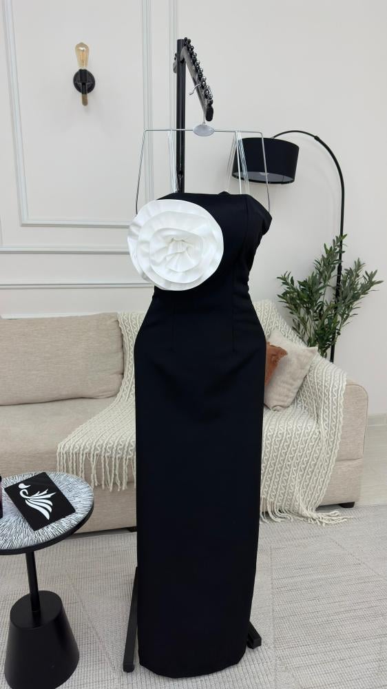 فستان باربي مع صدر وردة