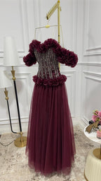 فستان طويل مقطوع بالليزر