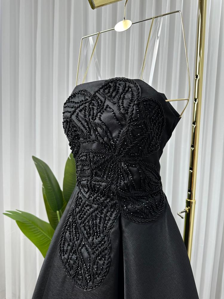 فستان مطرز بالخرز