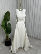 فستان أبيض عاجي