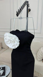 فستان باربي مع صدر وردة