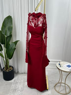 فستان من الكريب والدانتيل