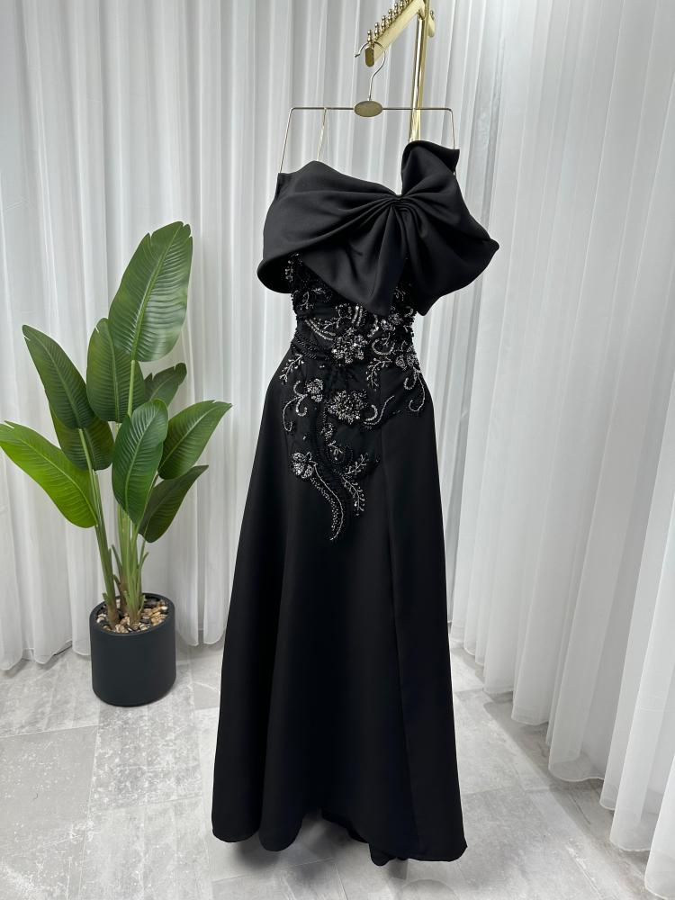 فستان كريب مطرز يدويًا