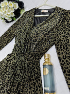 فستان نمر مخملي مطرز بالفصوص