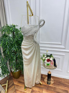 فستان سهرة مقنع