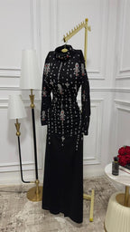 فستان كريب مطاطي وتطريز يدوي