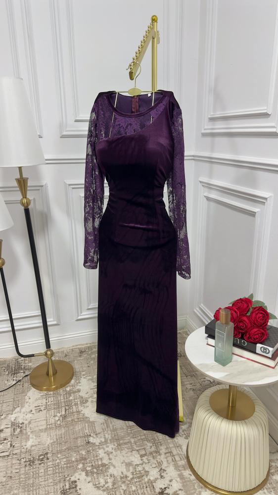 فستان مخملي ودانتيل