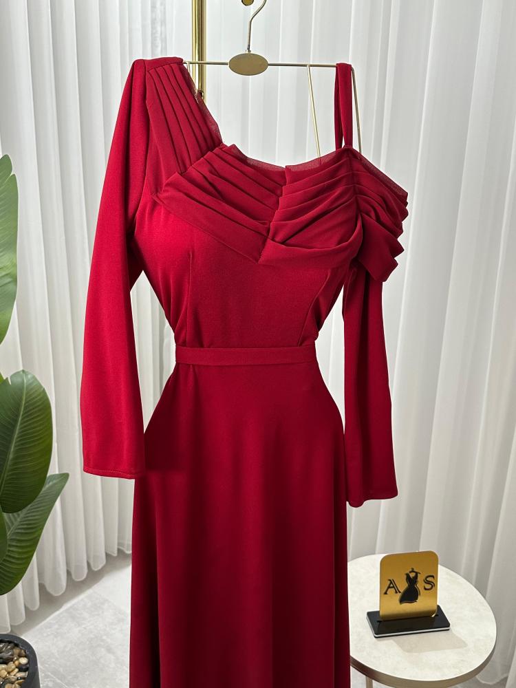 فستان من الكريب والشيفون