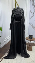 فستان من الكريب المرن والشيفون المطرز