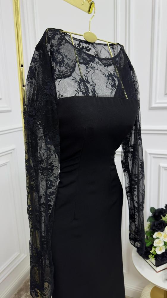 فستان باربي من الدانتيل الناعم