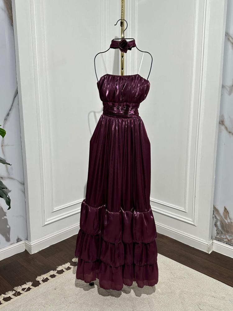 فستان ناعم من القماش اللامع