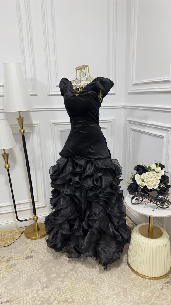 فستان مخملي مع جزر