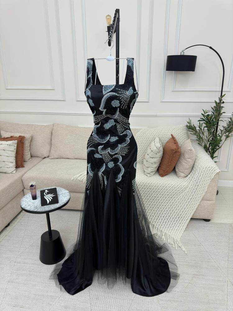 فستان من التفتا والتول الناعم