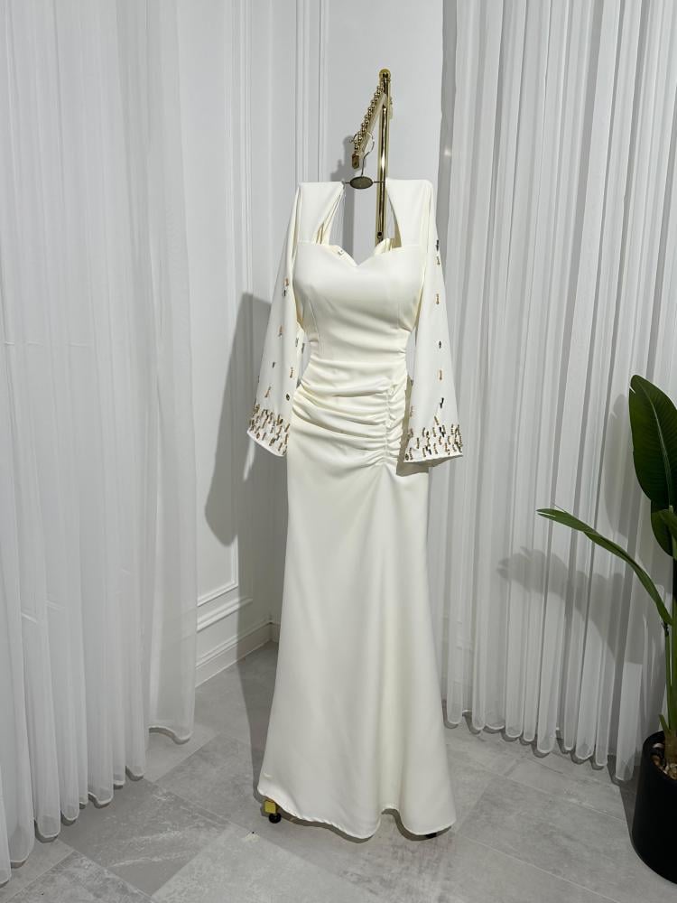 فستان باربي المطرز بالقناع