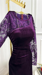 فستان مخملي ودانتيل