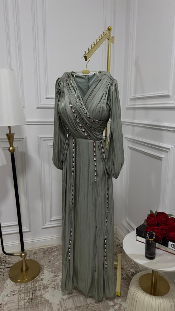 فستان وإكسسوارات كورنوال