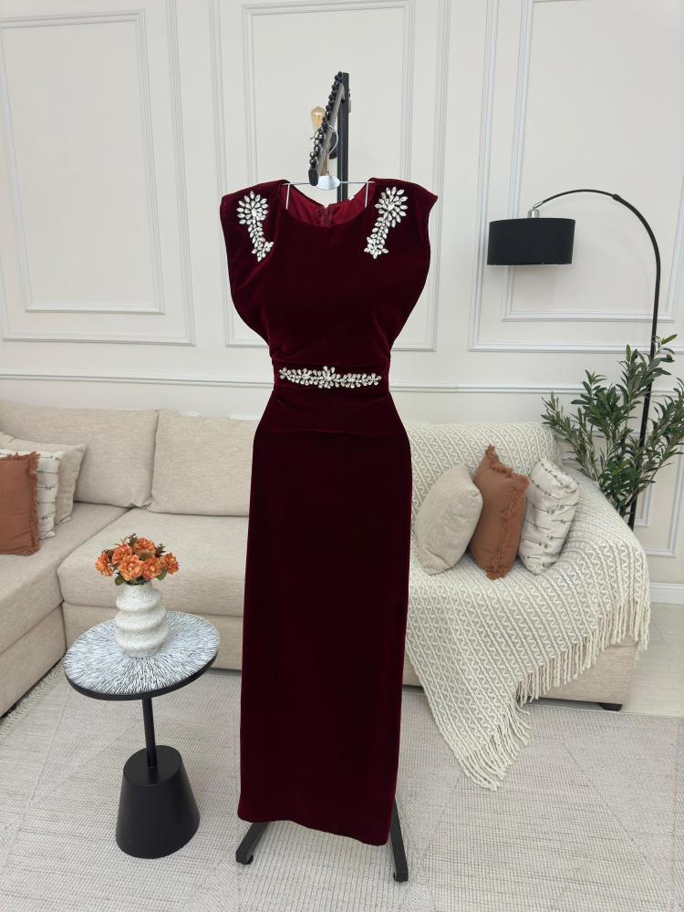 فستان جوخ مطرز يدويا