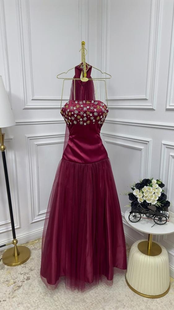 فستان تفتا مطرز مع تول