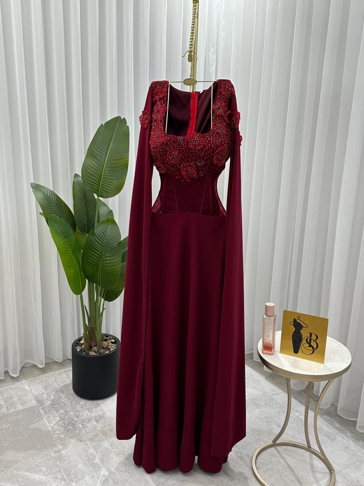 فستان شيفون وتطريز