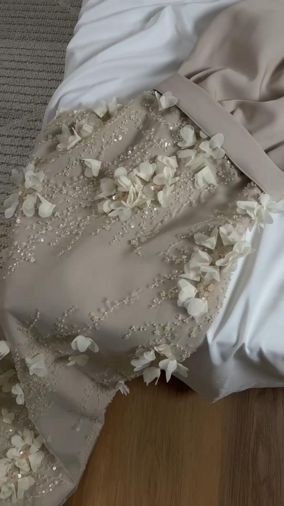 فستان باربي الخامة وتكلفة الوردة البارزة