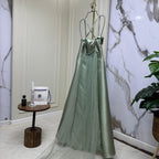 فستان ميكادو مطرز على الصدر