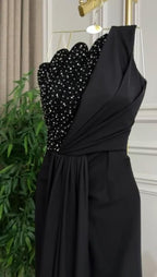 فستان ساتان مع تكلفة الصدر