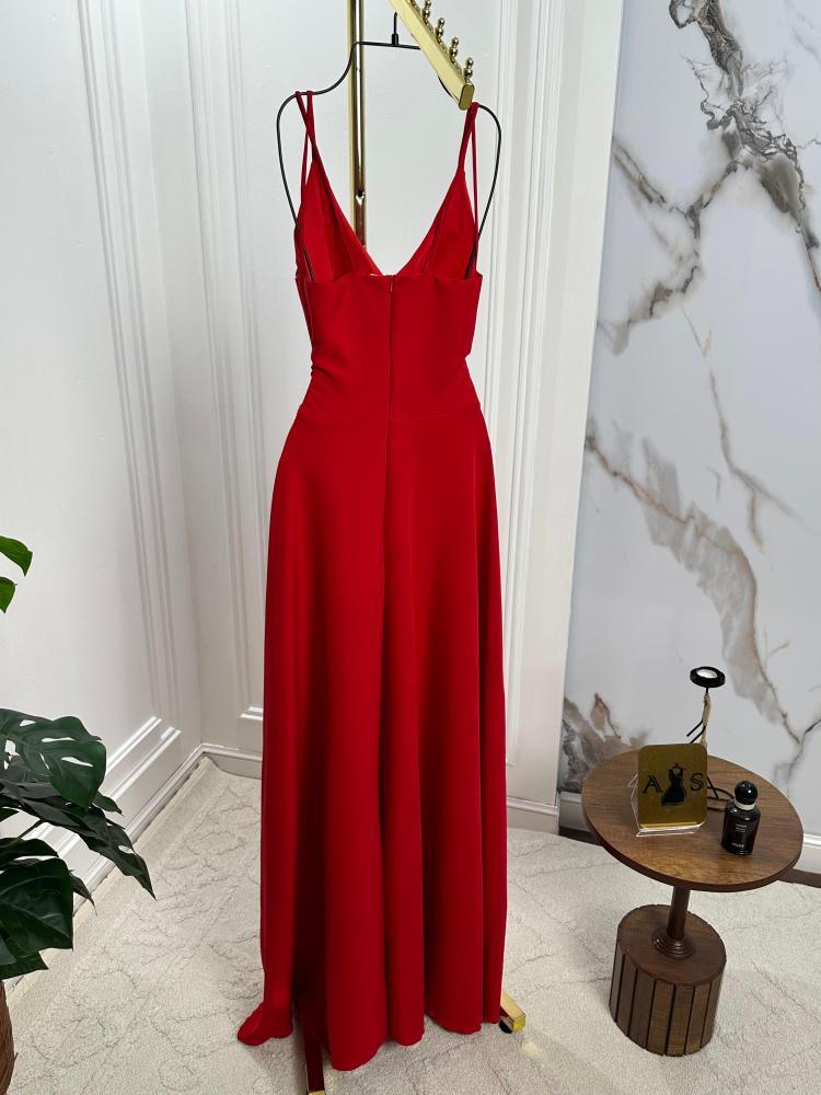 فستان باربي المعلق