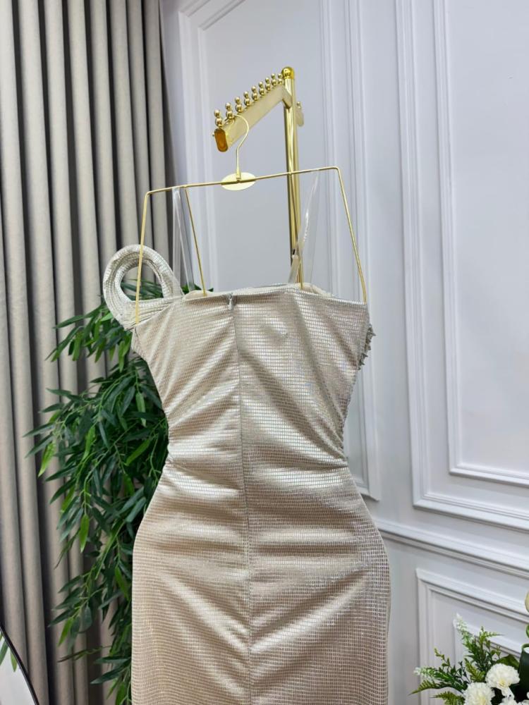 فستان سهرة مقنع