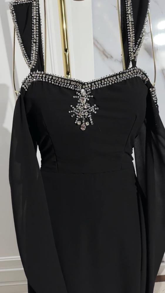 فستان شيفون مطرز بالخرز