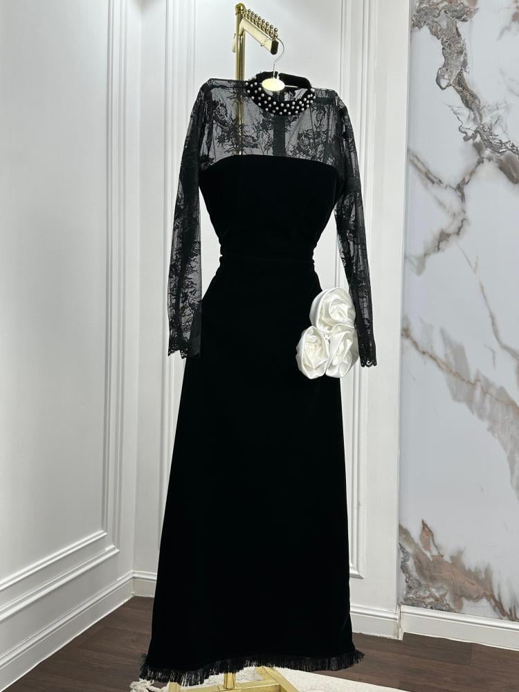 فستان جوخ ودانتيل