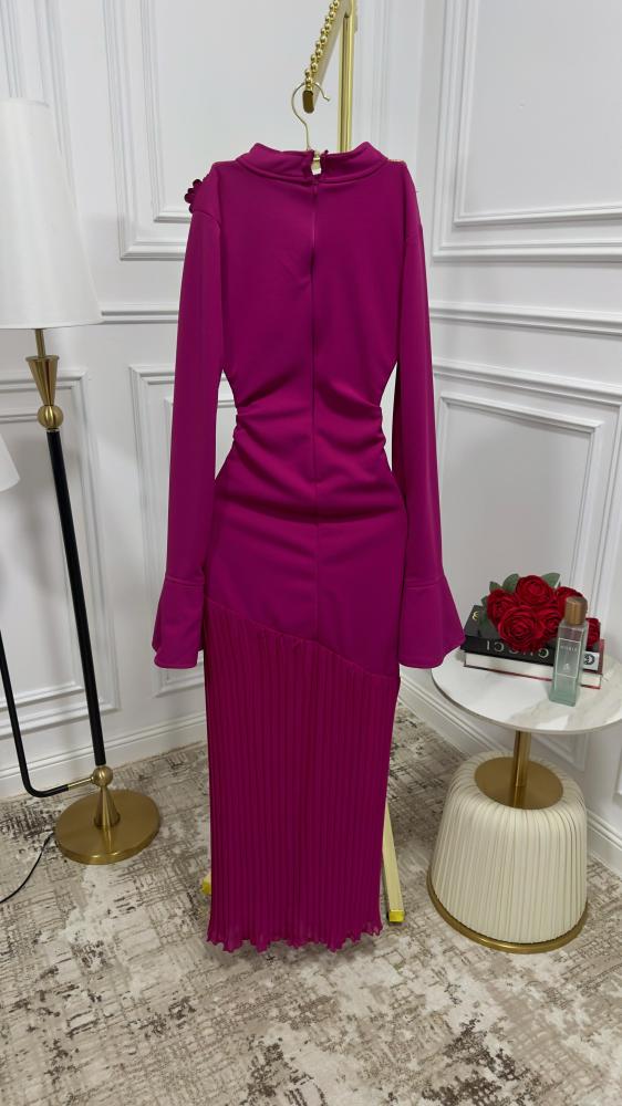 فستان من الكريب الناعم والشيفون