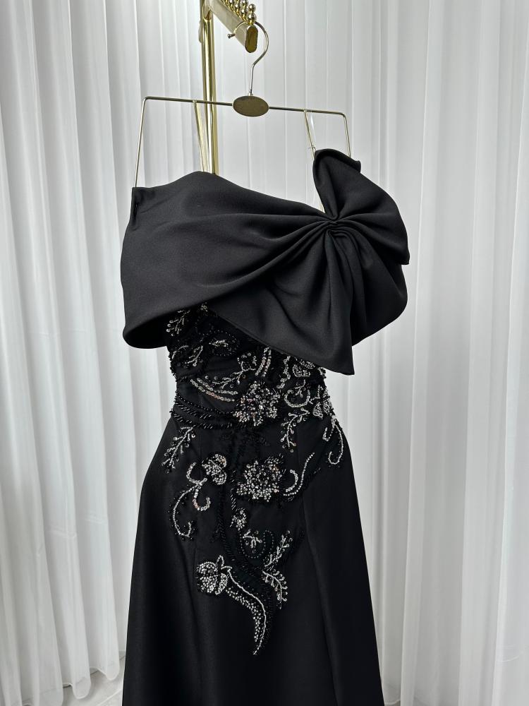 فستان كريب مطرز يدويًا