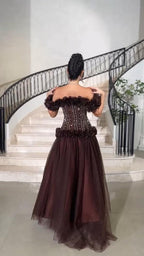 فستان طويل مقطوع بالليزر