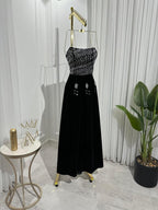 فستان جوخ مع تطريز على الصدر