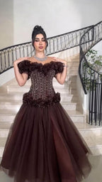 فستان طويل مقطوع بالليزر