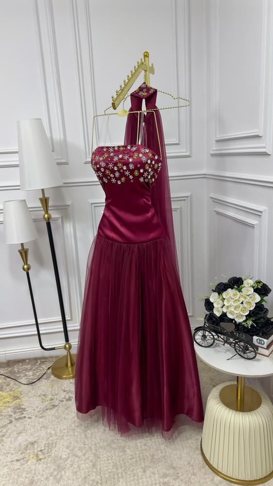 فستان تفتا مطرز مع تول