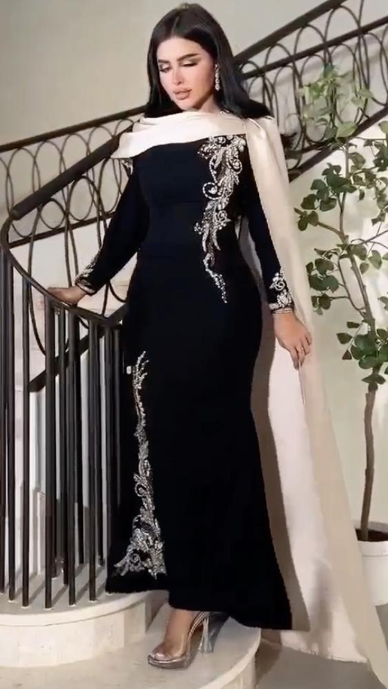 فستان من الكريب والميكادو