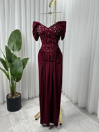 فستان ساتان مطرز على الصدر