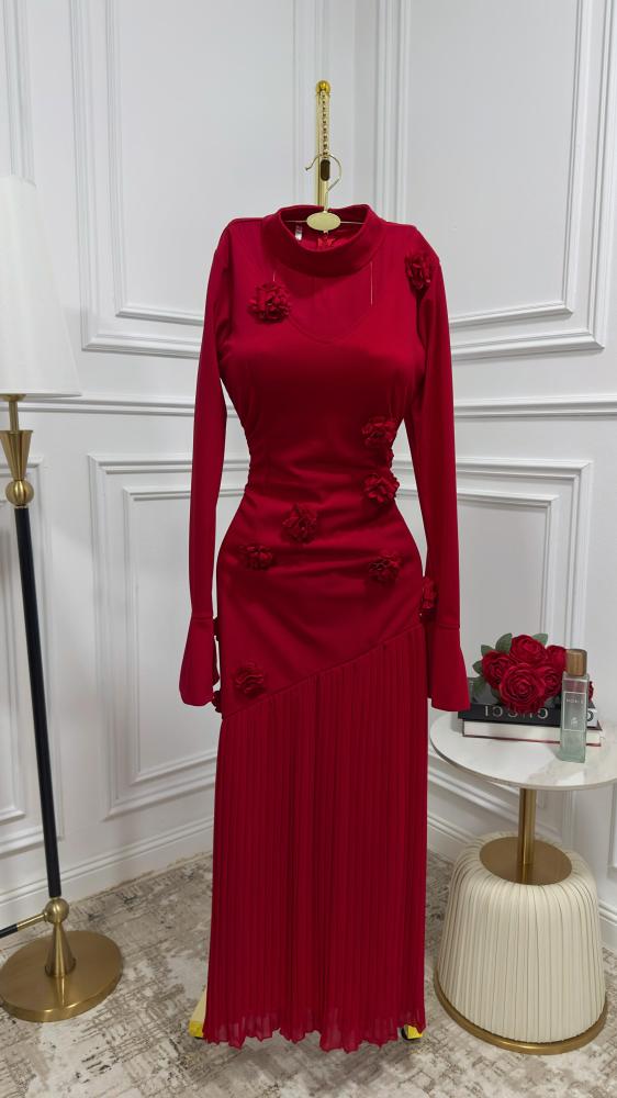 فستان من الكريب الناعم والشيفون