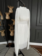 فستان شيفون ممزق ومطوي