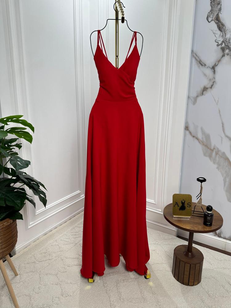 فستان باربي المعلق