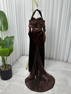 فستان مخملي مع ذيل ترتر