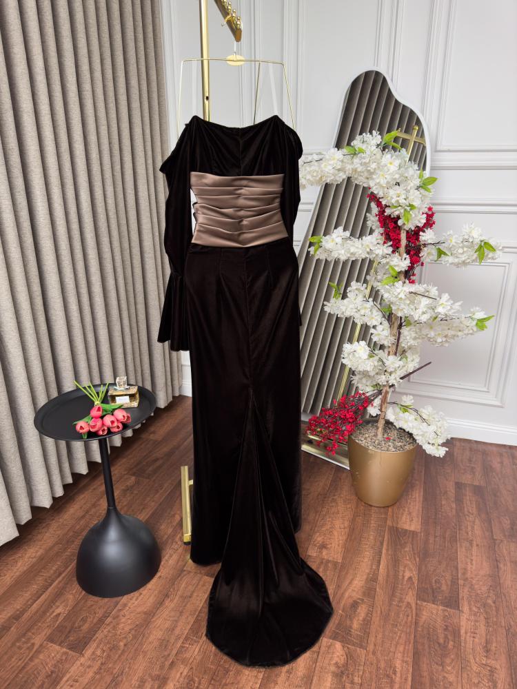 فستان سهرة مخملي